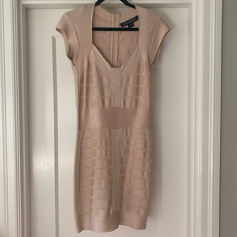 FRENCH CONNECTION GOLD CHAMPAGNE BODY CON DRESS